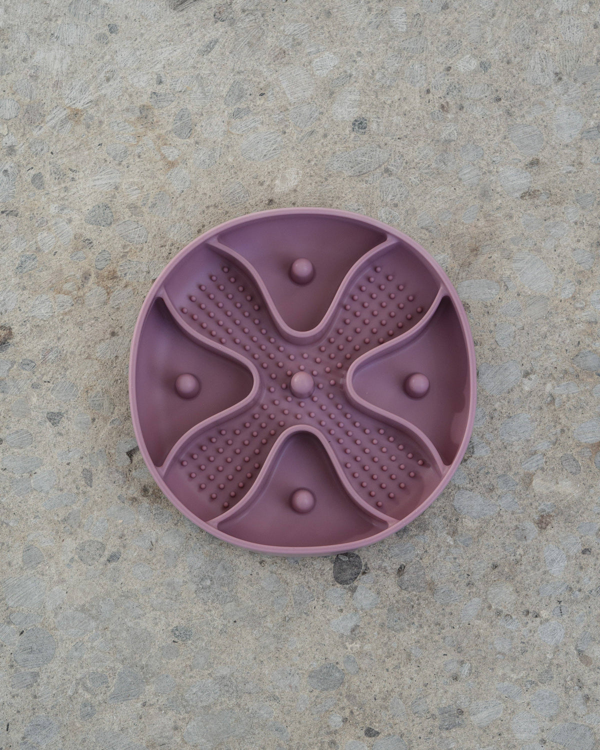 Distributeur alimentaire anti-glouton rose blush Hide and Seek
